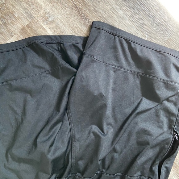 Men’s ADIDAS black shorts size MEDIUM - Picture 4 of 4